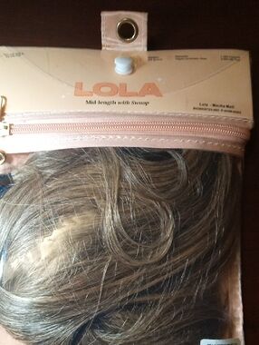 INH lola Mid-Length Hairpiece in Light Brown with Blonde Highlights-17"....